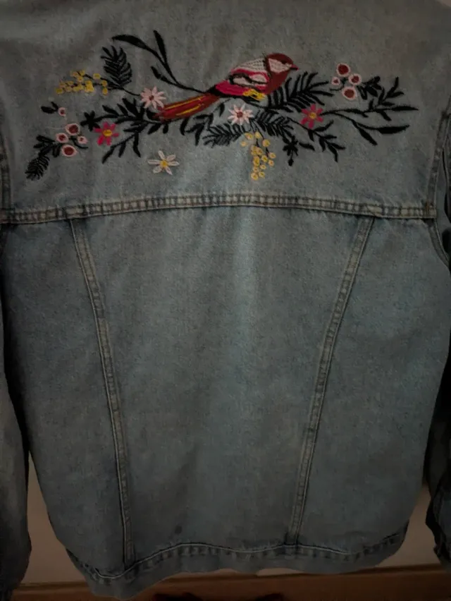 Chaqueta vaquera oversize bordada