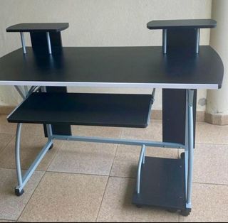 3 Escritorios de PC con soporte para teclado