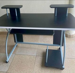 3 Escritorios de PC con soporte para teclado