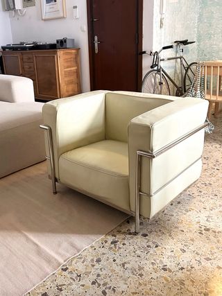 Poltrona in pelle avorio e acciaio metà secolo