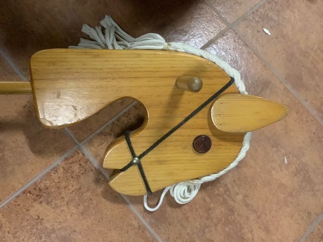 Caballito de madera para niños