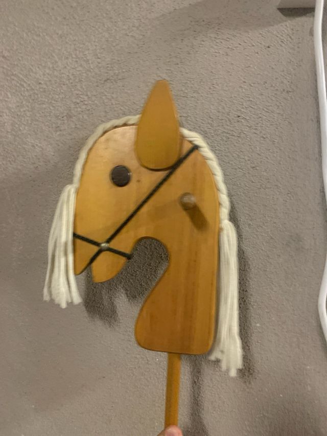 Caballito de madera para niños