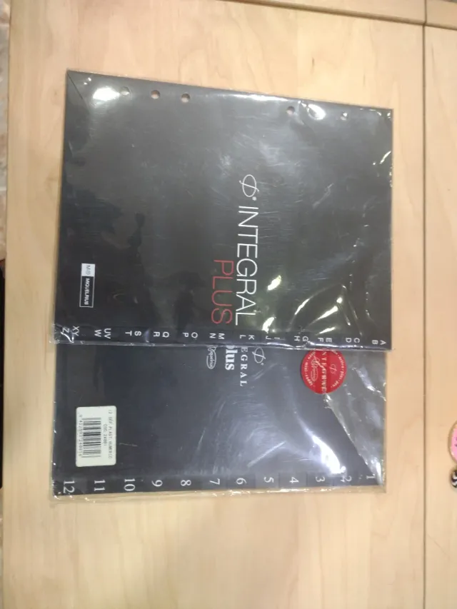 Expositor con complementos de agenda