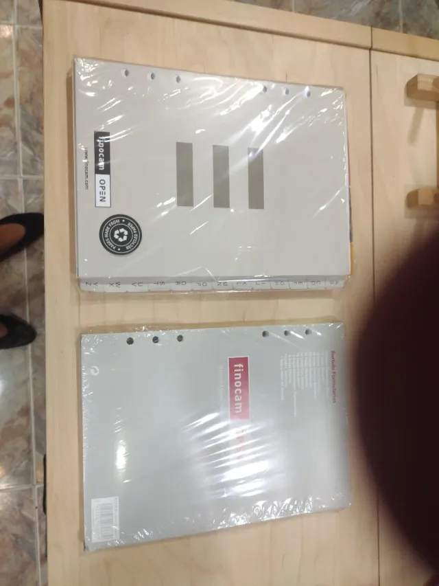 Expositor con complementos de agenda