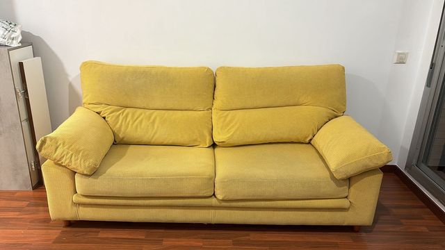 Sofá 2 plazas amarillo