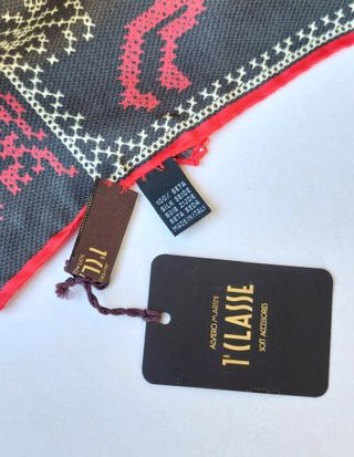 Foulard Alviero Martini in seta nuovo e confezione
