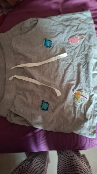 Falda sudadera con parches divertidos