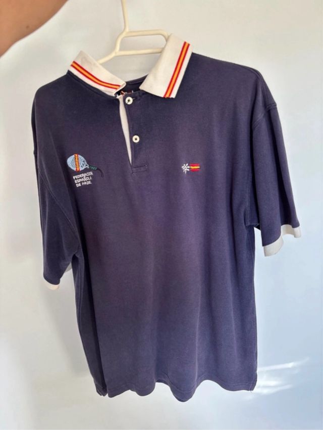 Polo azul con detalles España