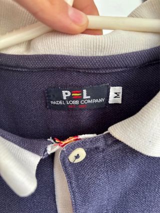 Polo azul con detalles España