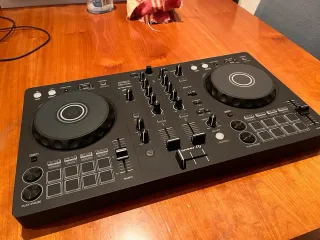 Pack Pioneer DDJ-FLX4 + Pioneer DM-40D-BT + Maleta