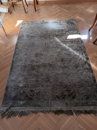 Tappeto di seta in tonalità grigie e argentate