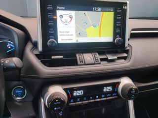 TOYOTA Rav4 2.5l 220H Advance