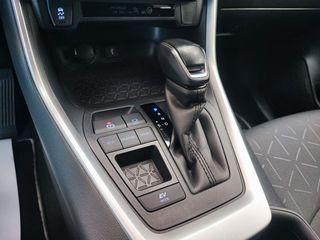 TOYOTA Rav4 2.5l 220H Advance