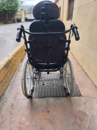 Silla de Ruedas Marca Breezy.