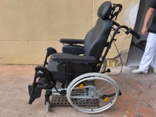 Silla de Ruedas Marca Breezy.