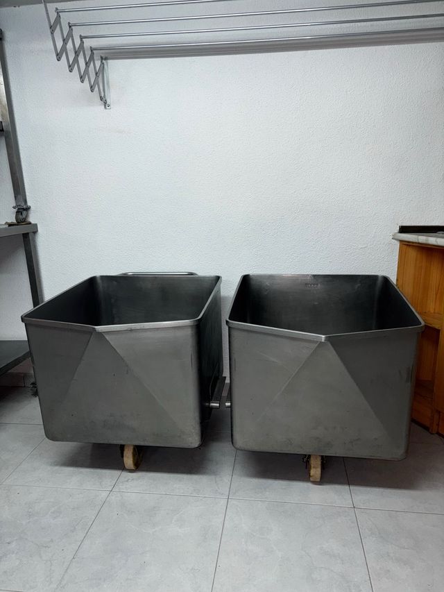 2 Carros Vagoneta Volcador Carne