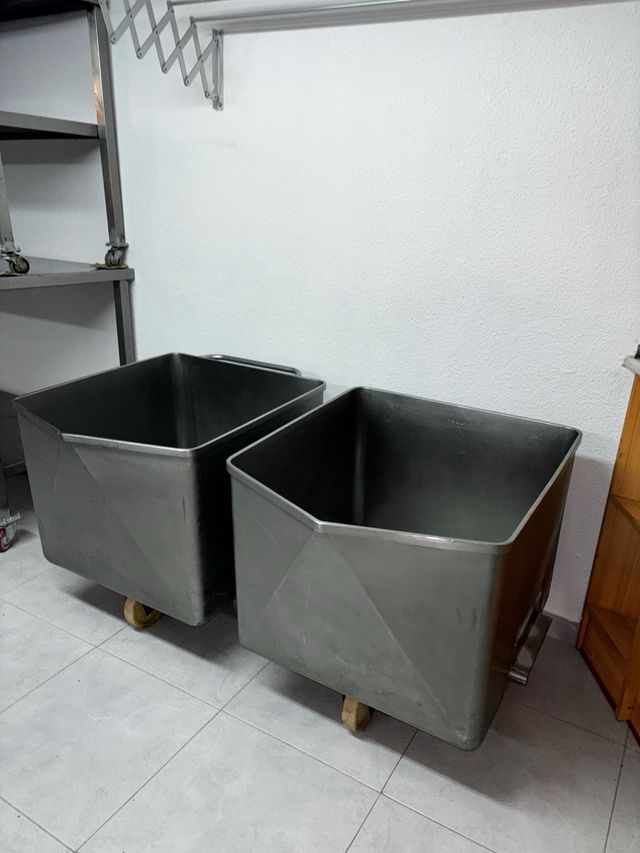 2 Carros Vagoneta Volcador Carne