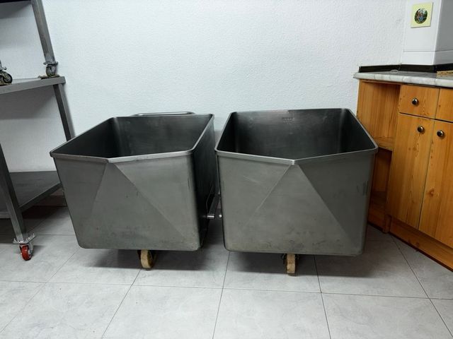 2 Carros Vagoneta Volcador Carne