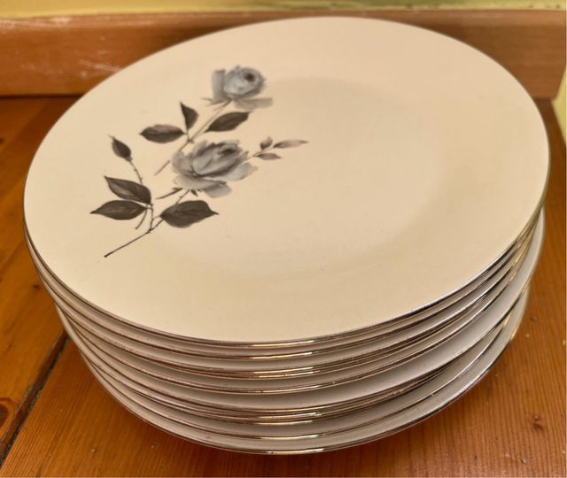 Plato de porcelana vintage con rosas