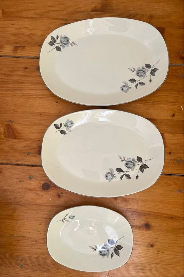 Plato de porcelana vintage con rosas