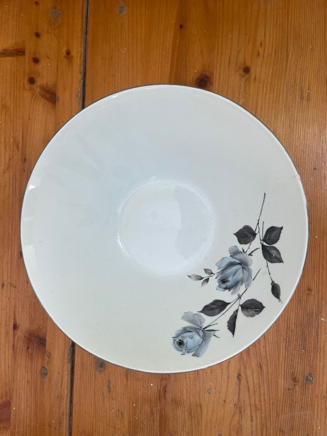 Plato de porcelana vintage con rosas