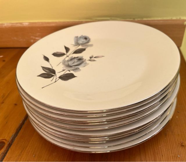 Plato de porcelana vintage con rosas