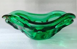 Centro de mesa vintage de cristal verde.