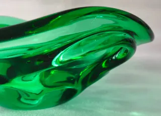 Centro de mesa vintage de cristal verde.