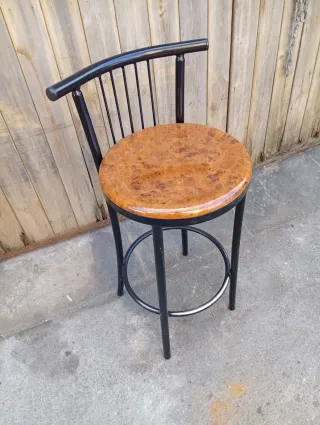 Taburete alto con respaldo y asiento madera