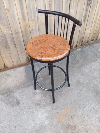 Taburete alto con respaldo y asiento madera