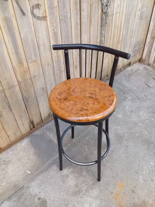 Taburete alto con respaldo y asiento madera