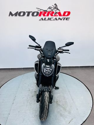 Ducati Diavel V4