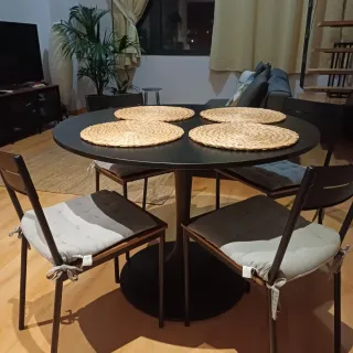 Mesa comedor redonda y 4 sillas