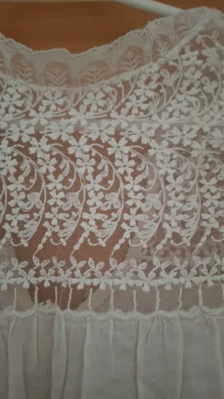 Blusa sin mangas de encaje blanco