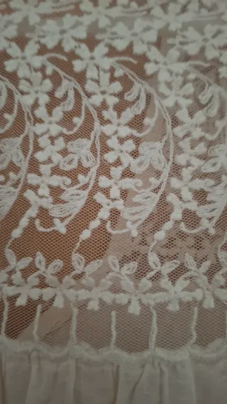 Blusa sin mangas de encaje blanco