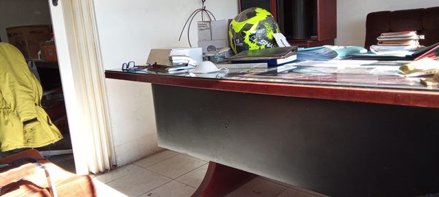 Escritorio madera y piel marrón