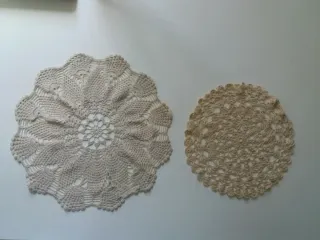 2 centrini uncinetto vintage