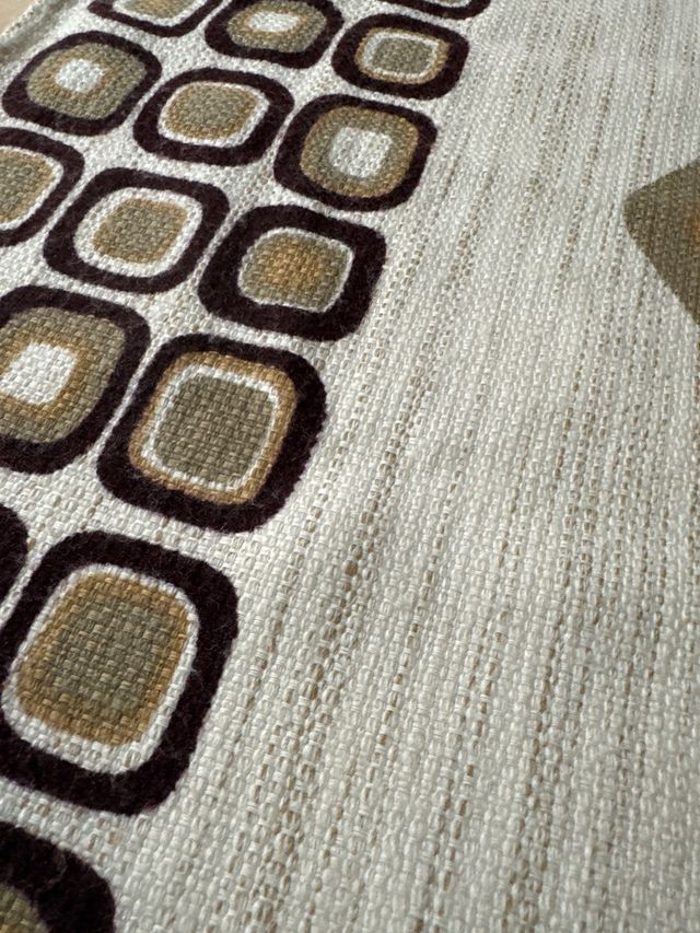 dos tapetes vintage tela beige y marrón