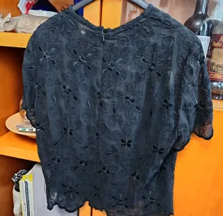 Americana y blusa de vestir negra