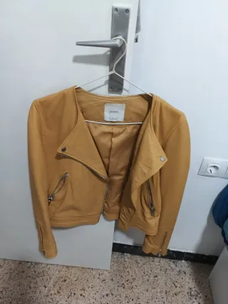 Chaqueta de piel Mango amarilla