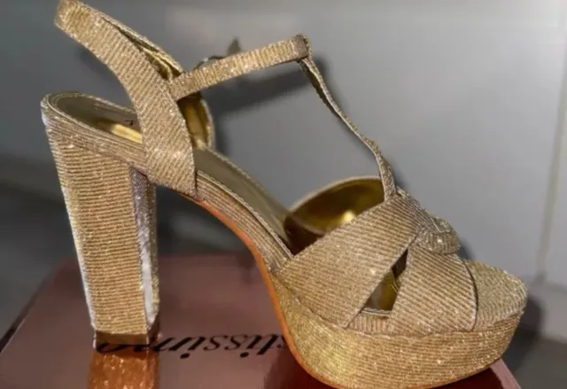 Sandalias doradas tacón plataforma