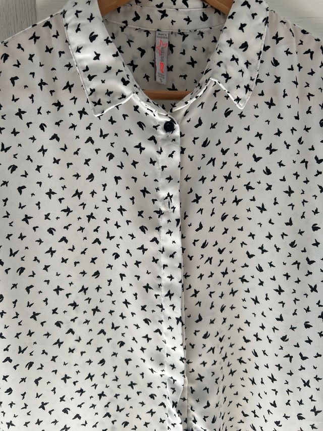 Camisa estampada mariposas manga 3/4