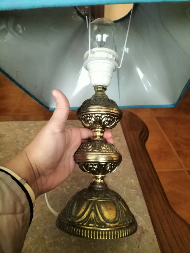 2 Lámparas de mesilla con pies de bronce