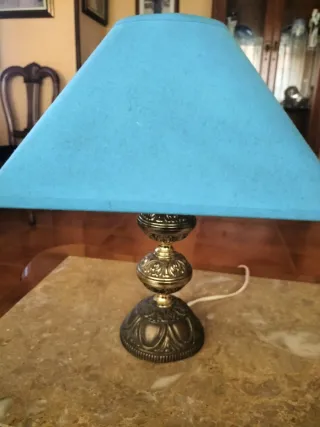 2 Lámparas de mesilla con pies de bronce