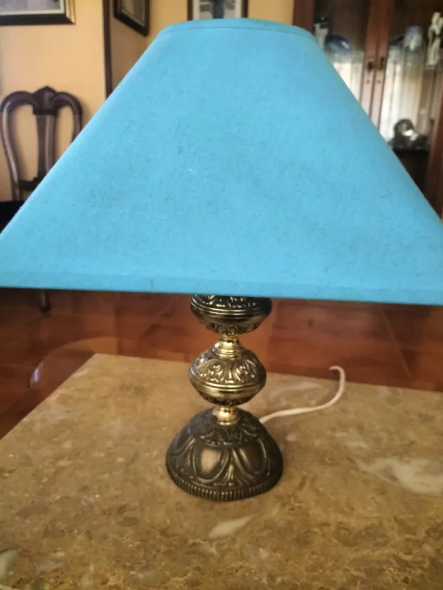 2 Lámparas de mesilla con pies de bronce