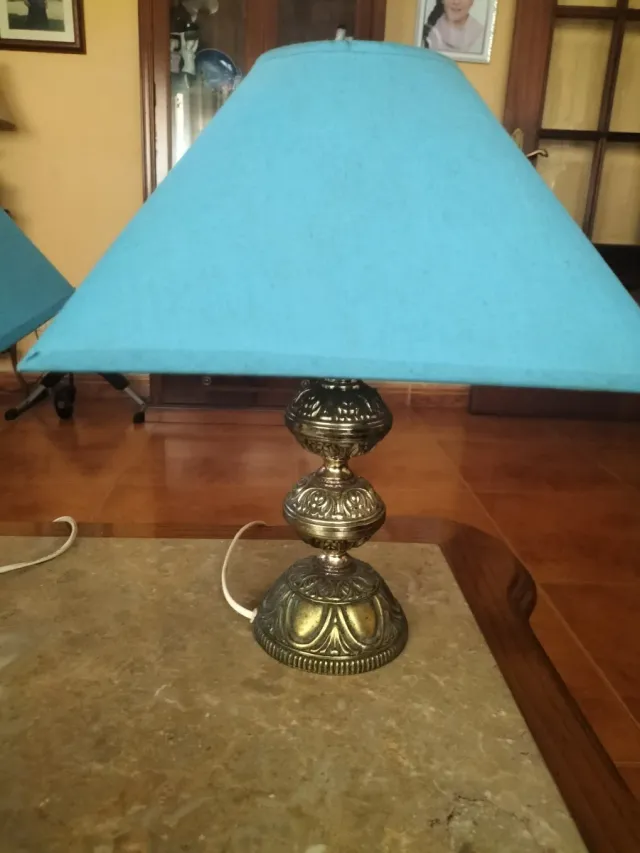 2 Lámparas de mesilla con pies de bronce