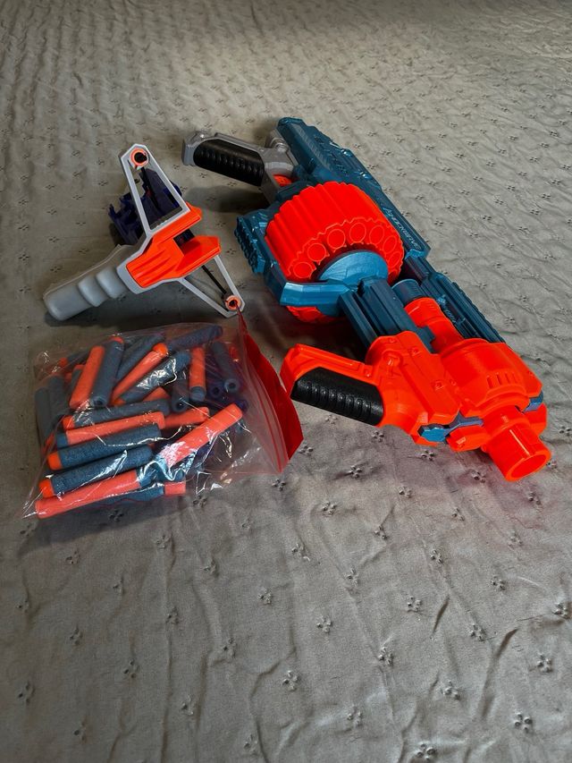 Pistolas Nerf Elite y Slingstrike + Dardos