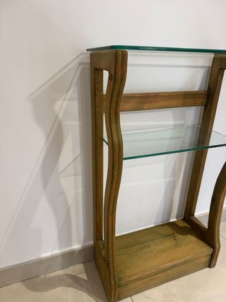 Aparador de madera y cristal