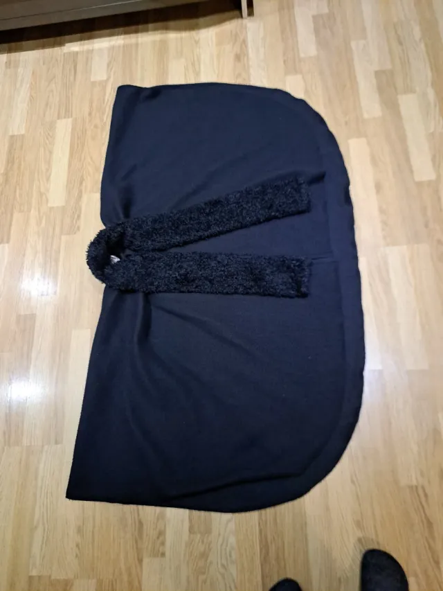 Capa de vestir negra