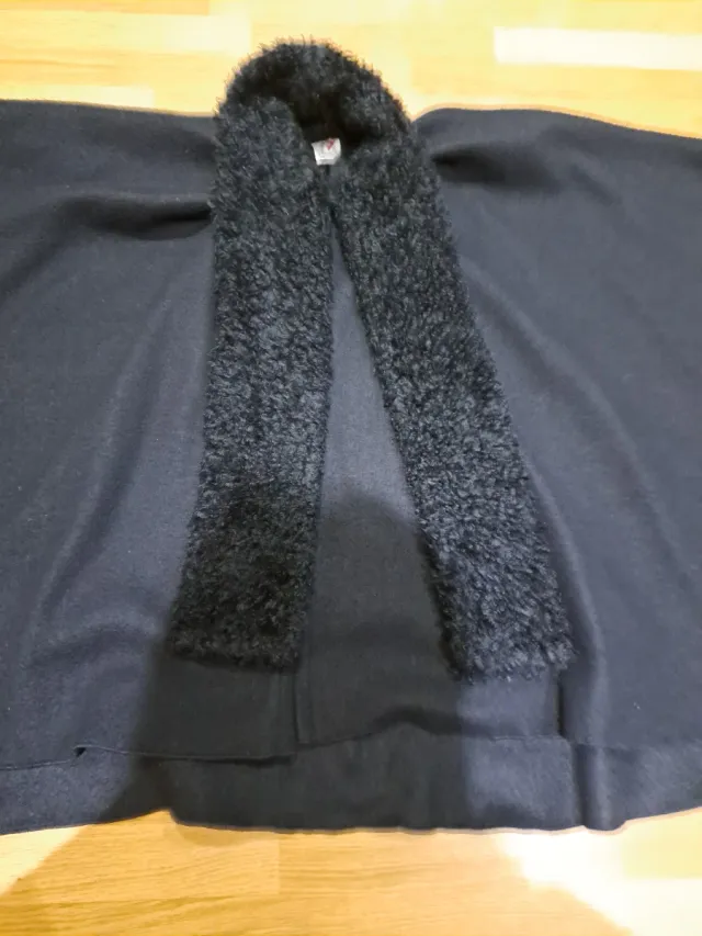 Capa de vestir negra